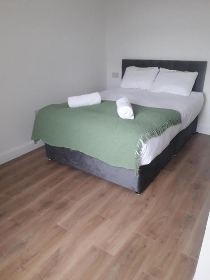 Catherine 5 Bedroom House Crewe Exterior photo